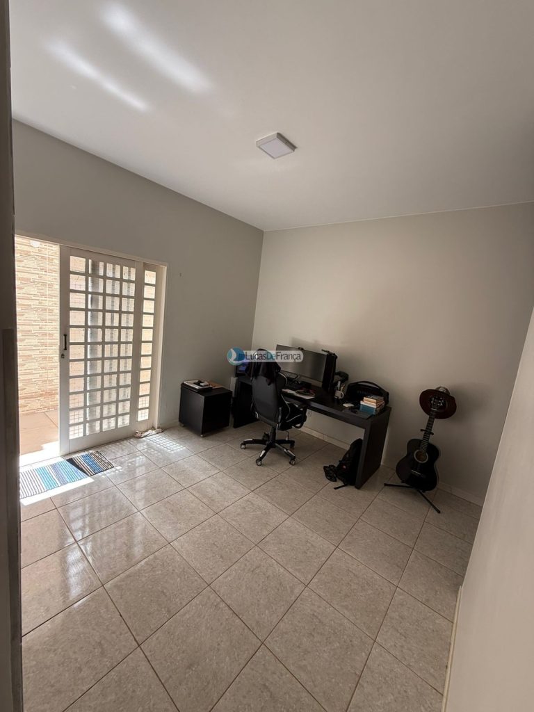 Exclusiva no QMS 18 - Sobradinho DF Casa Solta no Terreno com Suítes e Piscina Aque ( (47)