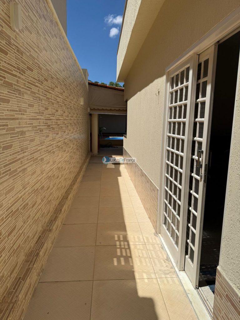 Exclusiva no QMS 18 - Sobradinho DF Casa Solta no Terreno com Suítes e Piscina Aque ( (49)