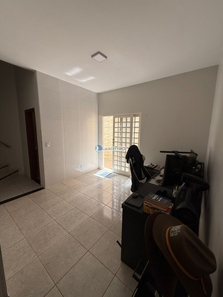 Exclusiva no QMS 18 - Sobradinho DF Casa Solta no Terreno com Suítes e Piscina Aque ( (52)