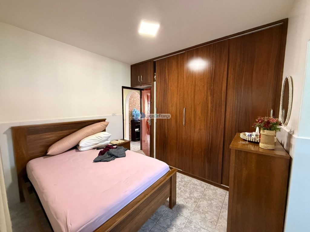 Casa na Avenida Salvador Coelho (2)