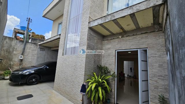 Residência com dois pavimentos na Estância II Planaltina DF.