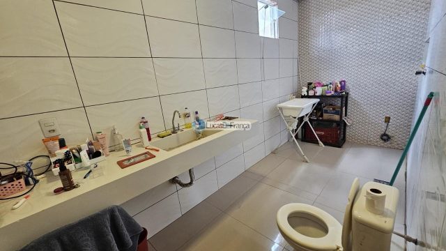 Residência com dois pavimentos na Estância II Planaltina DF.