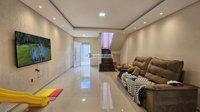 Residência com dois pavimentos na Estância II Planaltina DF.