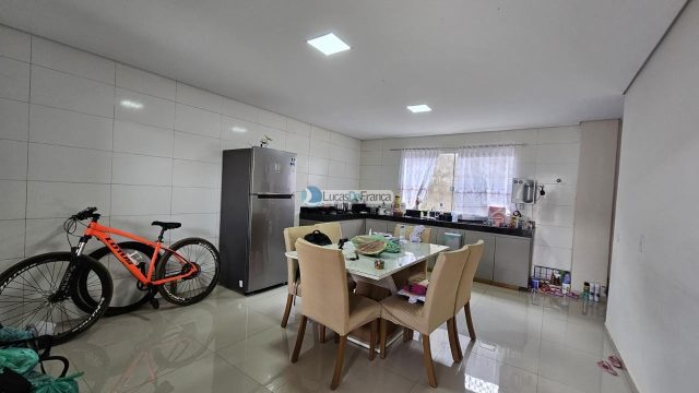 Residência com dois pavimentos na Estância II Planaltina DF.