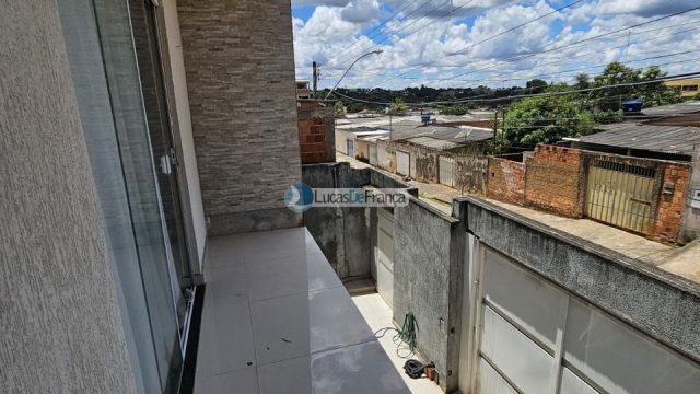 Residência com dois pavimentos na Estância II Planaltina DF.