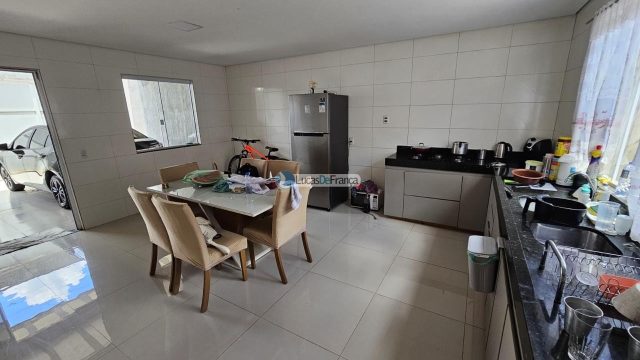 Residência com dois pavimentos na Estância II Planaltina DF.