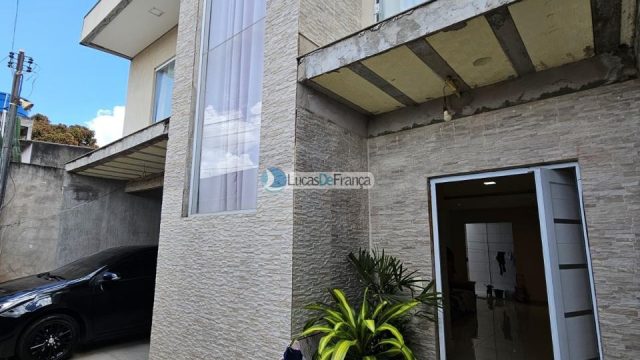 Residência com dois pavimentos na Estância II Planaltina DF.