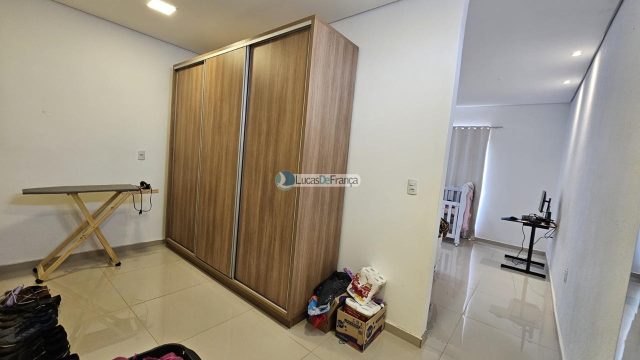 Residência com dois pavimentos na Estância II Planaltina DF.