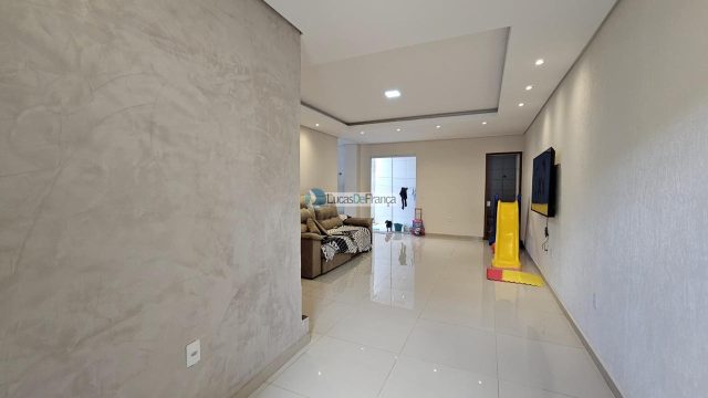 Residência com dois pavimentos na Estância II Planaltina DF.