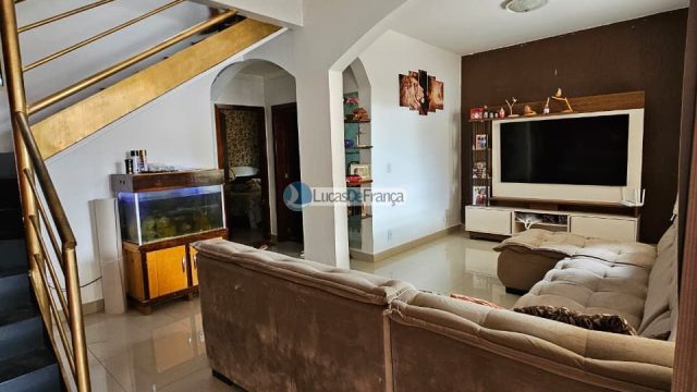 Sobrado Residencial na Quadra 5B do Roriz | Próximo ao SOF