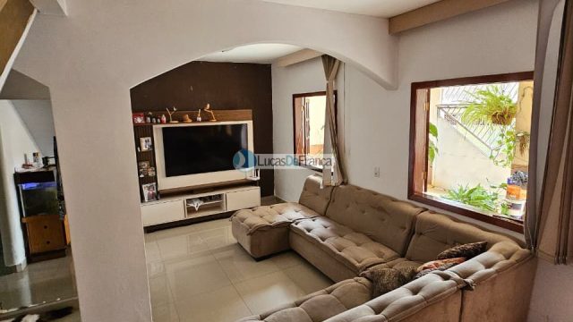 Sobrado Residencial na Quadra 5B do Roriz | Próximo ao SOF