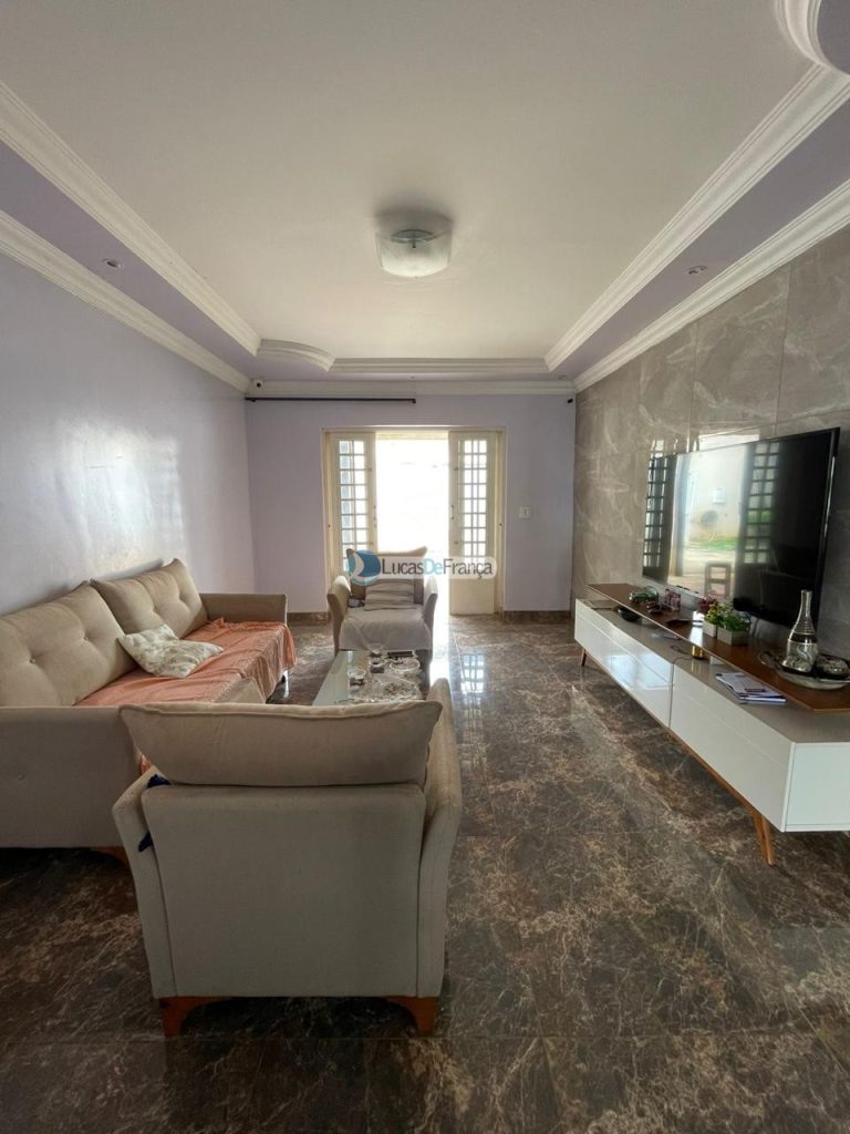 Casa à Venda No Setor Tradicional (2)