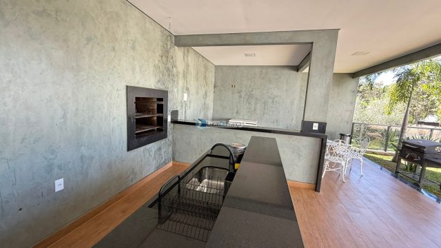 Casa de alto padrão no Cond. Jardim Oriente