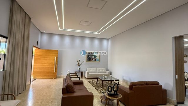 Casa de alto padrão no Cond. Jardim Oriente