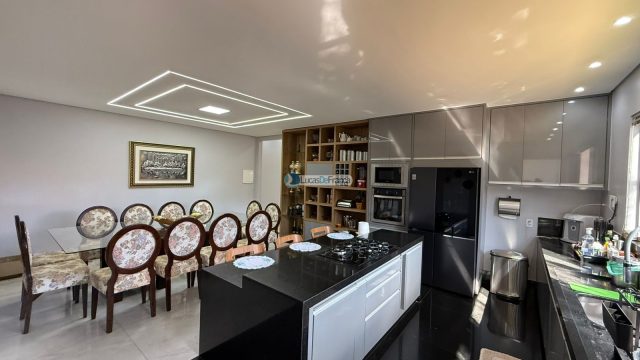 Casa de alto padrão no Cond. Jardim Oriente