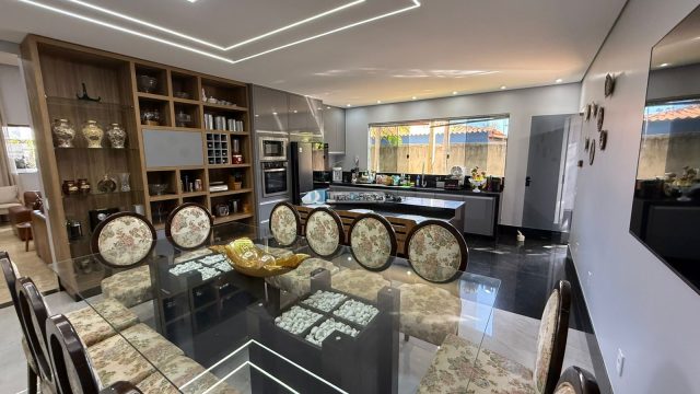 Casa de alto padrão no Cond. Jardim Oriente