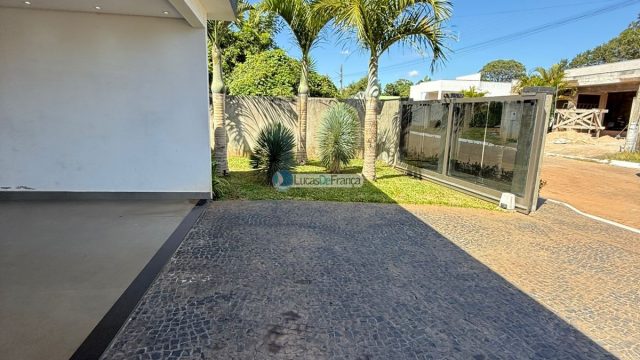 Casa de alto padrão no Cond. Jardim Oriente