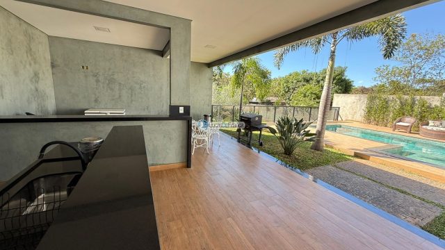 Casa de alto padrão no Cond. Jardim Oriente