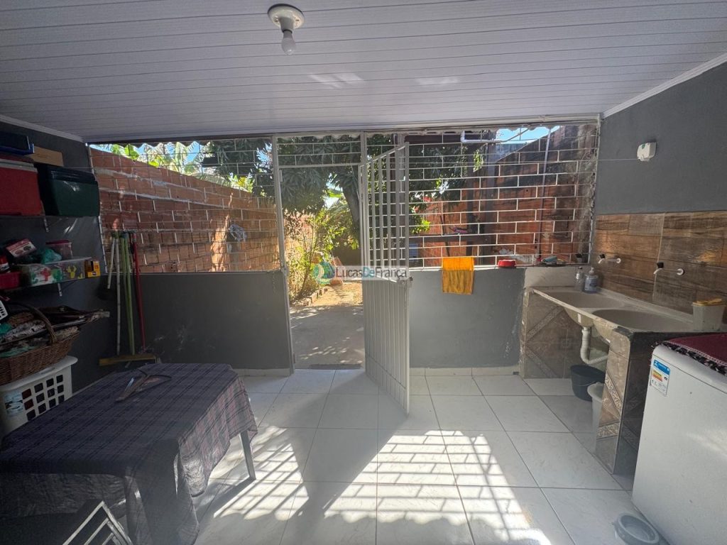 Casa na quadra 14A do Arapongas (6)