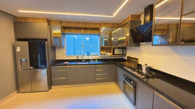 Excelente casa na Vila Militar (SRO) bem localizada