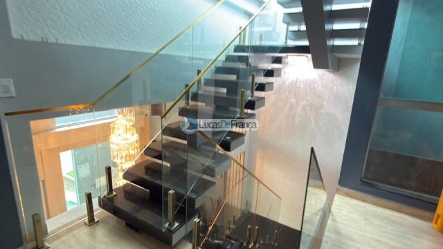 Excelente casa na Vila Militar (SRO) bem localizada