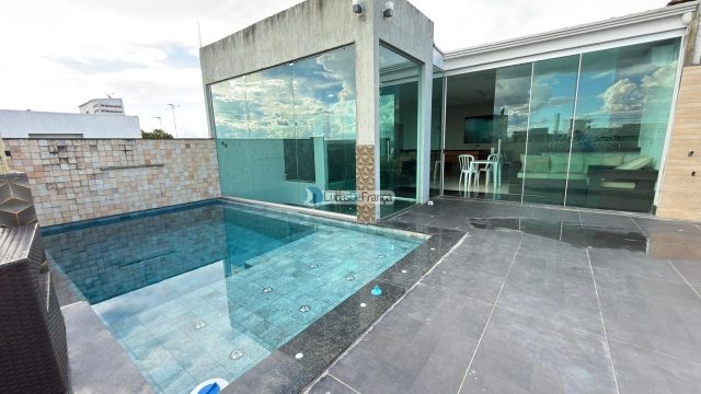 Excelente casa na Vila Militar (SRO) bem localizada