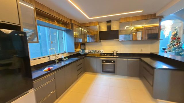 Excelente casa na Vila Militar (SRO) bem localizada