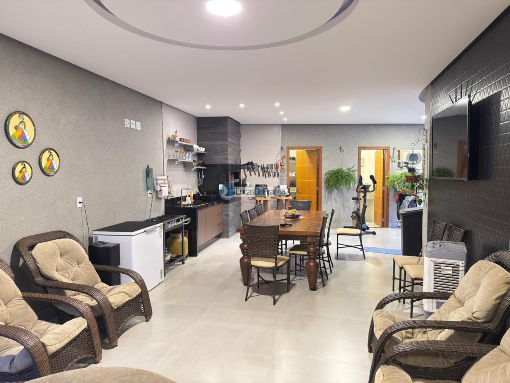 RESIDÊNCIA DE ALTO PADRÃO – SETOR TRADICIONAL (12)