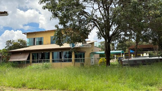 Casa de Alto Padrão à Beira da Lagoa – Planaltina de Goiás