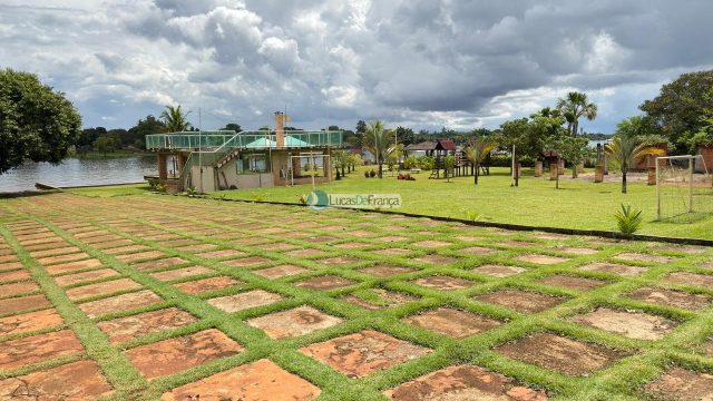 Casa de Alto Padrão à Beira da Lagoa – Planaltina de Goiás