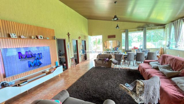 Casa de Alto Padrão à Beira da Lagoa – Planaltina de Goiás