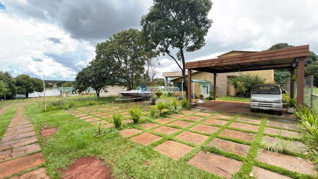Casa de Alto Padrão à Beira da Lagoa – Planaltina de Goiás