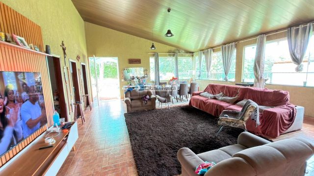 Casa de Alto Padrão à Beira da Lagoa – Planaltina de Goiás