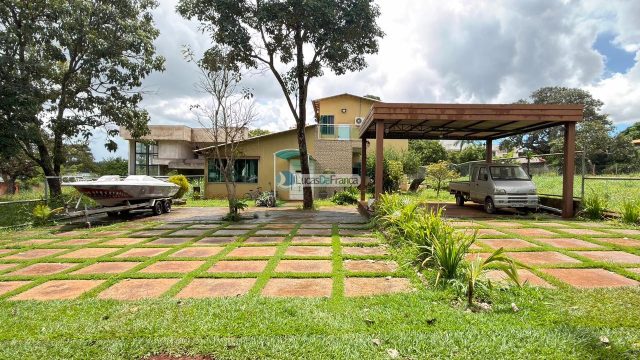 Casa de Alto Padrão à Beira da Lagoa – Planaltina de Goiás