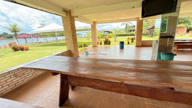 Casa de Alto Padrão à Beira da Lagoa – Planaltina de Goiás