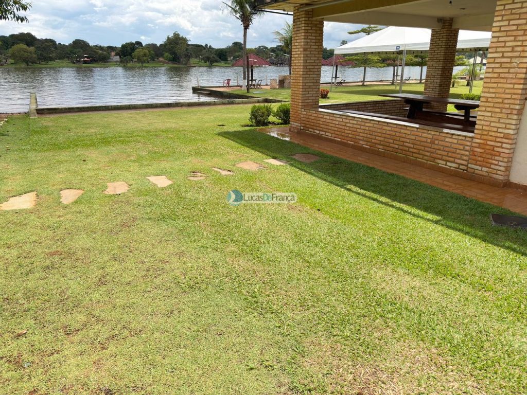 Casa de Alto Padrão à Beira da Lagoa – Planaltina de Goiás (20)