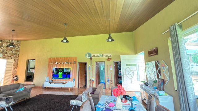 Casa de Alto Padrão à Beira da Lagoa – Planaltina de Goiás