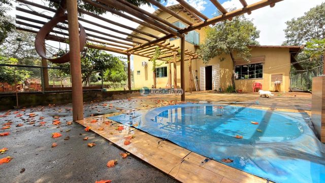 Casa de Alto Padrão à Beira da Lagoa – Planaltina de Goiás