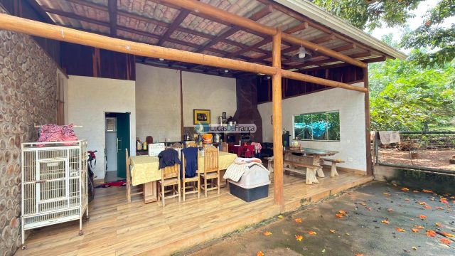 Casa de Alto Padrão à Beira da Lagoa – Planaltina de Goiás