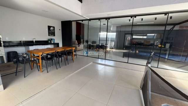 Casa moderna no condomínio Alto da Boa Vista