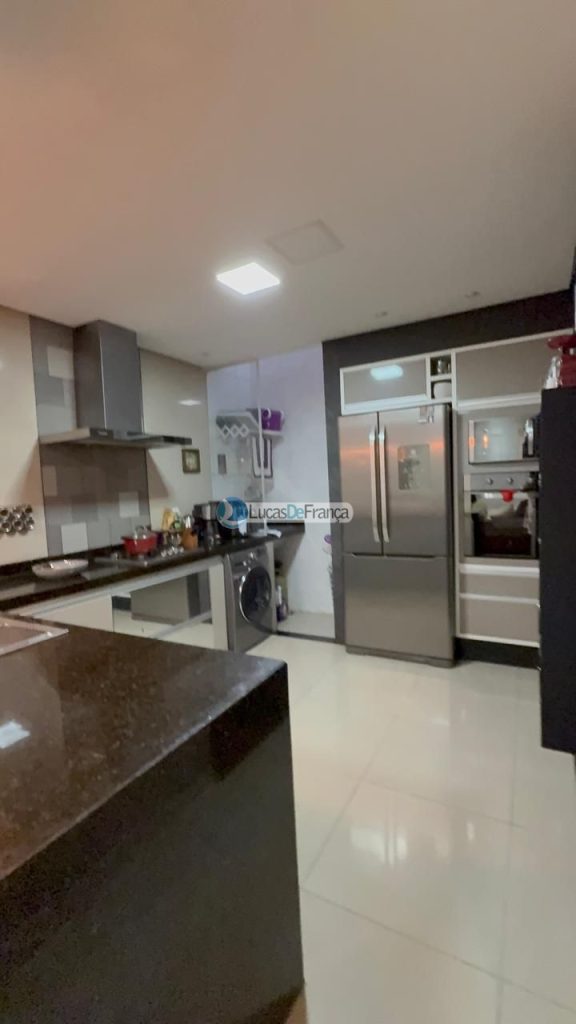 CASA MODERNA JARDIM RORIZ (10)