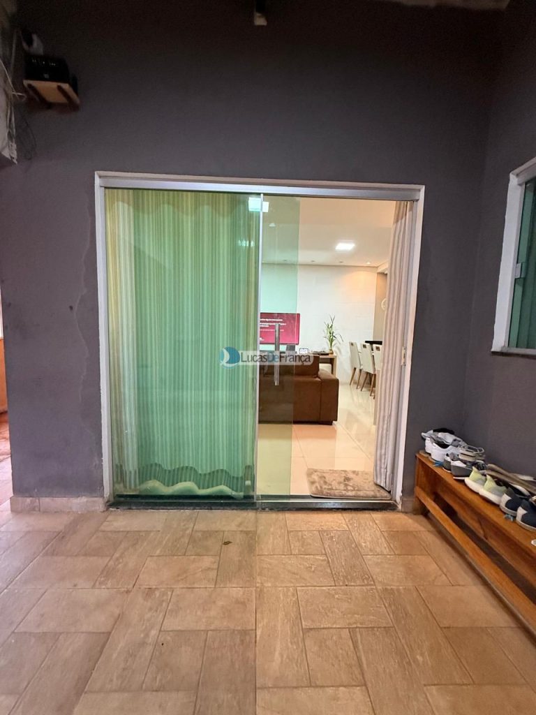 CASA MODERNA JARDIM RORIZ (14)