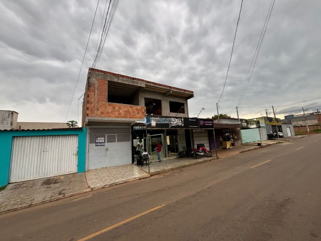 Casa na Vila Militar em Frente à Av. Independência (1)