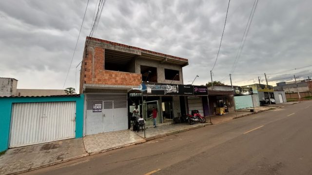 Casa na Vila Militar, em Frente à Av. Independência