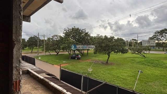 Casa na Vila Militar, em Frente à Av. Independência