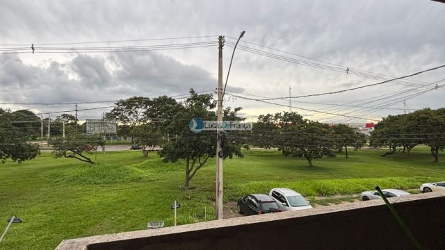 Casa na Vila Militar, em Frente à Av. Independência