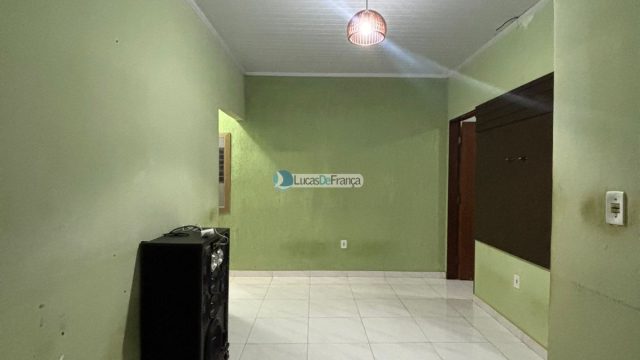 Casa na Vila Militar, em Frente à Av. Independência