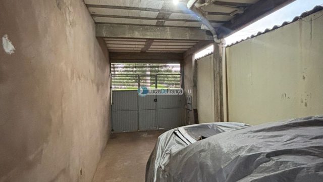 Casa na Vila Militar, em Frente à Av. Independência