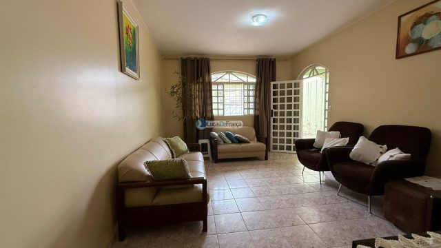 Casa na Vila Vicentina. Próximo ao antigo DETRAN