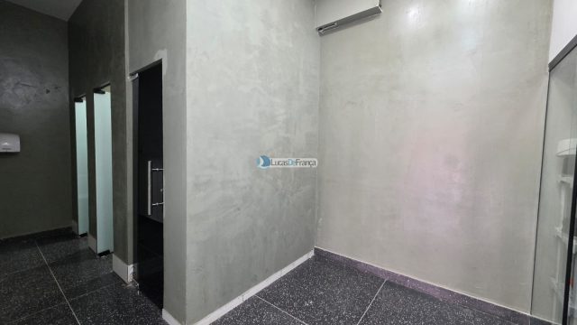 Edifício comercial no Arapoangas